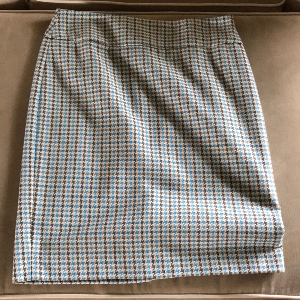 Limited skirt